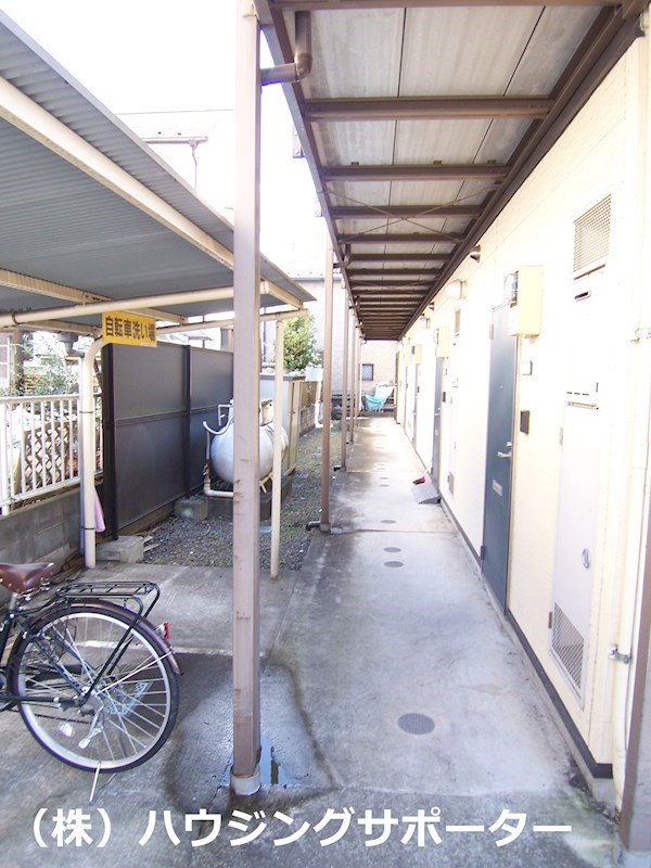 外観画像：Ｂ棟玄関側です