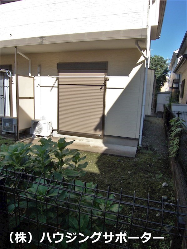 外観画像：１階は庭になっています