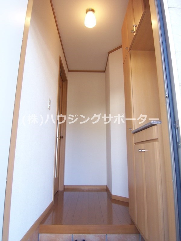 玄関：玄関開けてホール。ダイニング手前には扉がついてます！