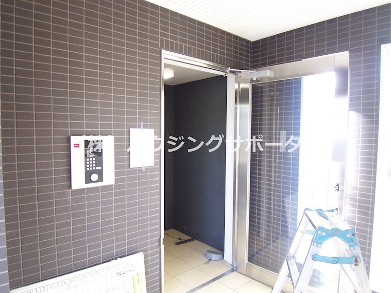 外観画像：オートロックでご来客確認できます