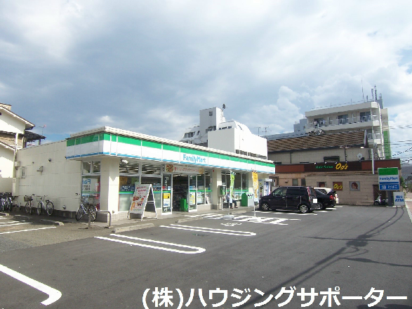 コンビ二：ﾌｧﾐﾘｰﾏｰﾄ 北野駅前通り店　445m
