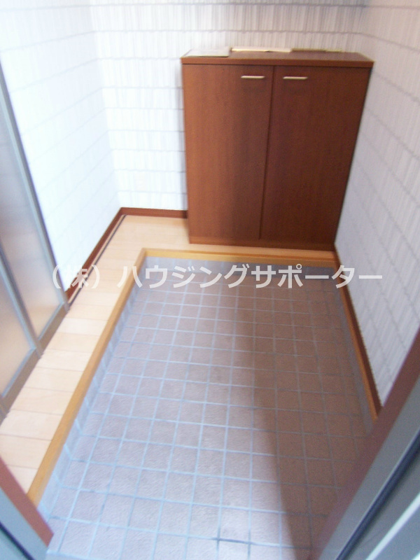 玄関：玄関の広さはこのくらいです