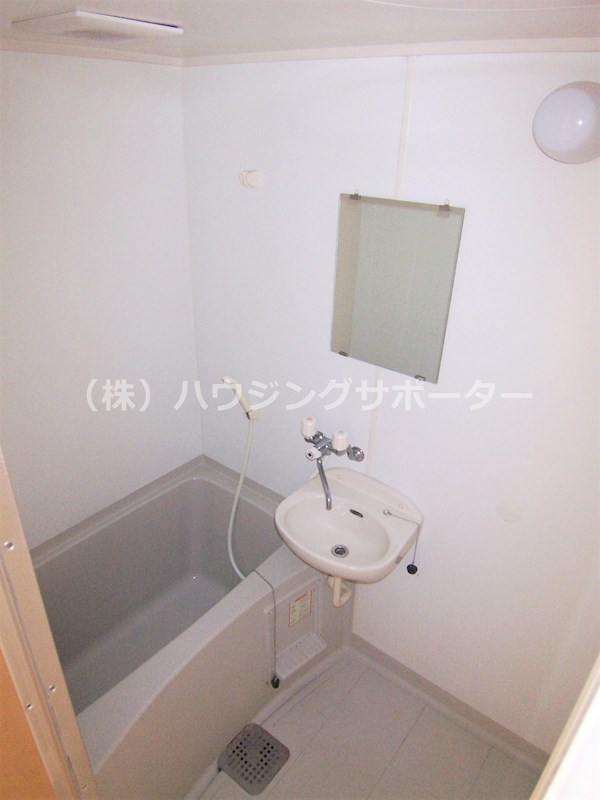 風呂画像：お風呂は洗面台が一緒になっているタイプです