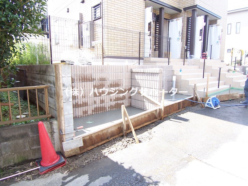外観画像：敷地内ゴミ捨て場