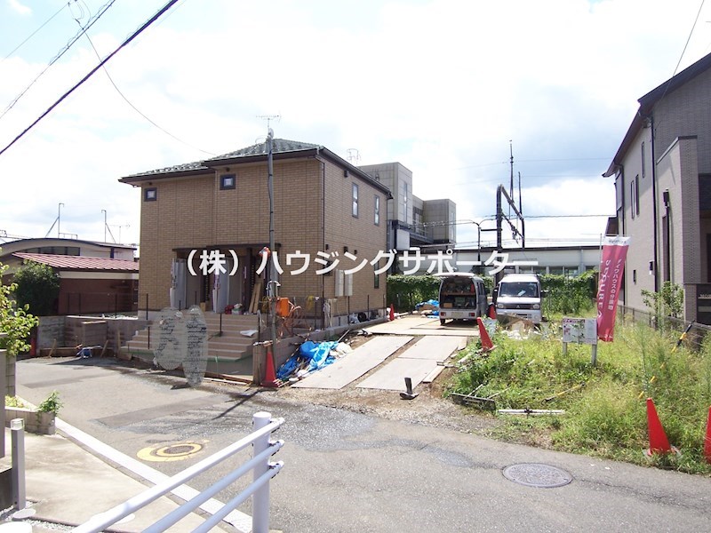 外観画像：物件の南側は京王片倉駅です