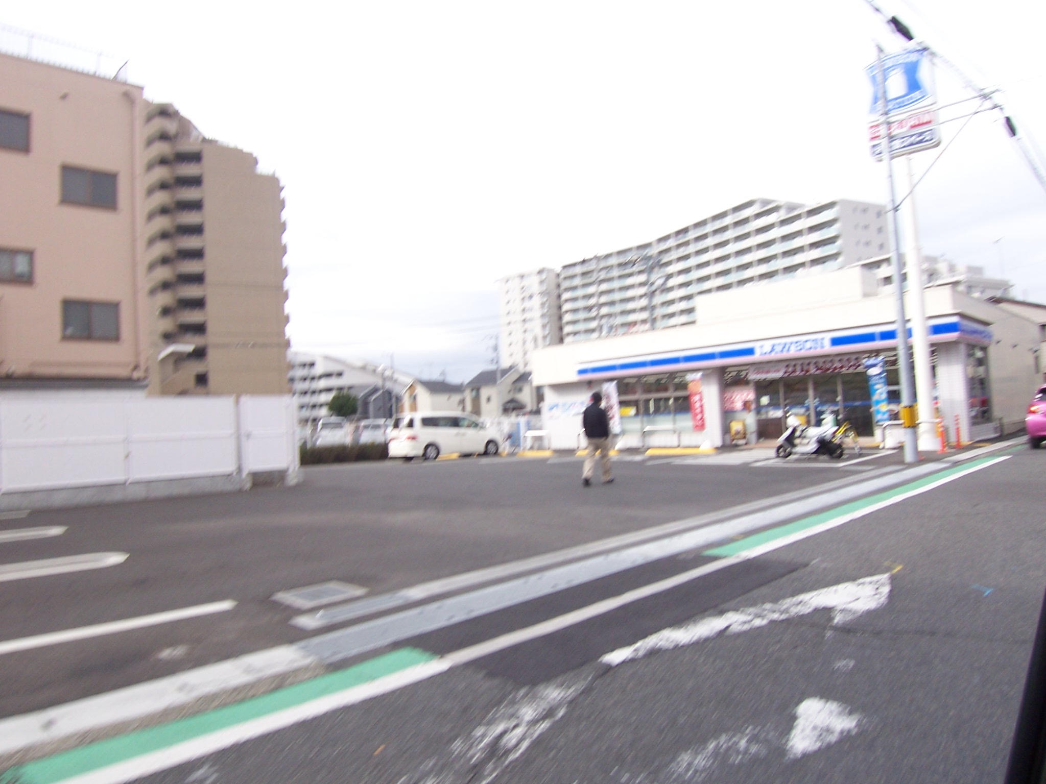 コンビ二：ローソン　八王子大和田６丁目店　400m