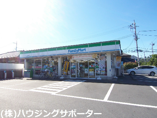 コンビ二：ﾌｧﾐﾘｰﾏｰﾄ 八王子長房町店　874m