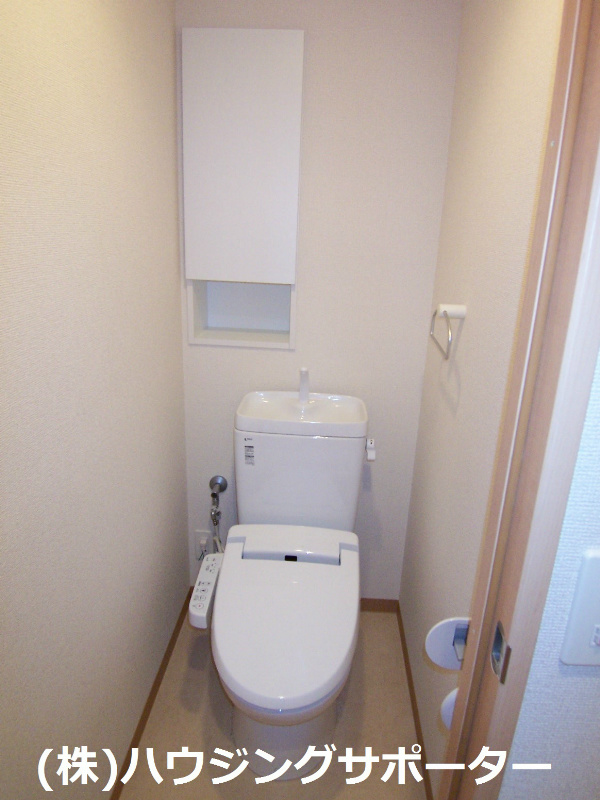 トイレ：トイレは嬉しい温水洗浄便座です