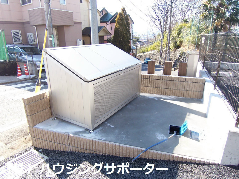 外観画像：敷地内ゴミ置き場