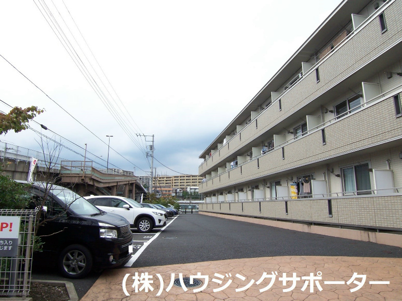 外観画像：駐車場