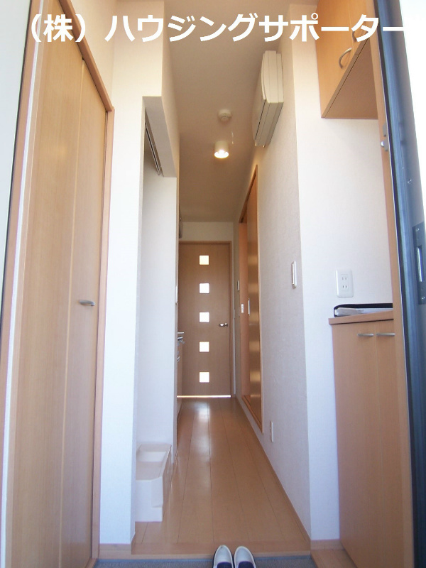 玄関：※室内写真は30.35㎡、1Kタイプのお部屋です