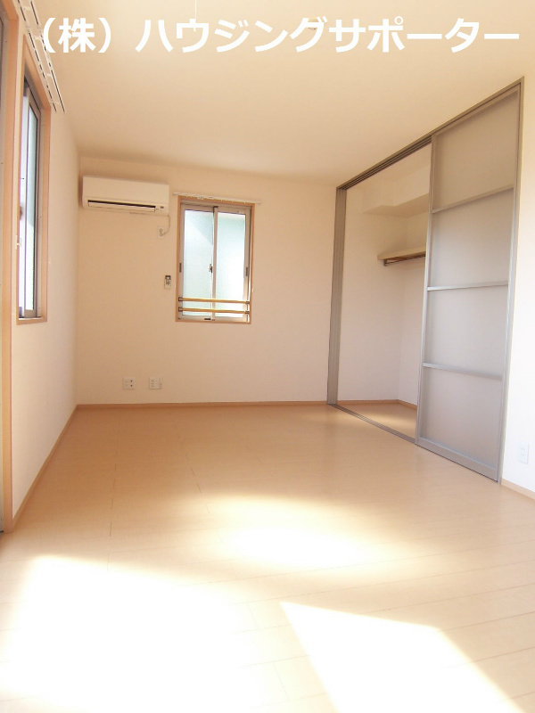 リビング：※室内写真は30.35㎡、1Kタイプのお部屋です