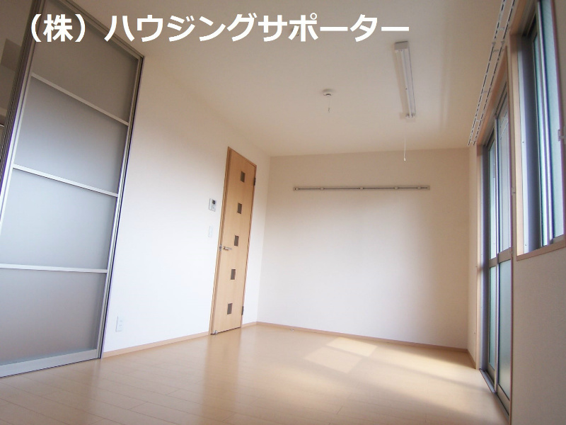 リビング：※室内写真は30.35㎡、1Kタイプのお部屋です