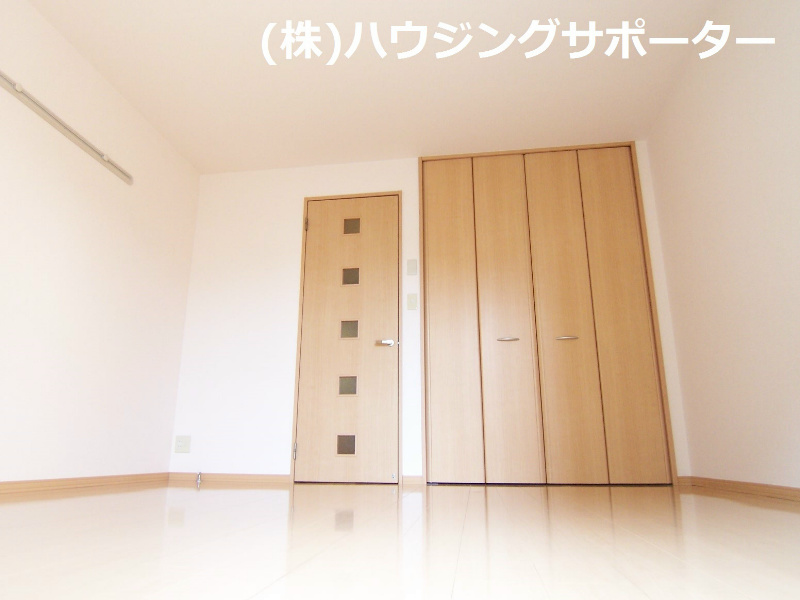 ベッドルーム：キッチンとの間にしっかり扉があります！