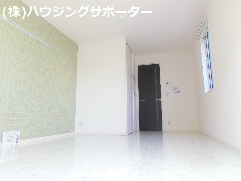 ベッドルーム：バルコニー側から