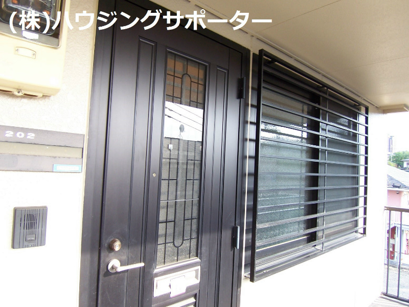 その他：玄関わきにはＤＫの大きな窓があります！