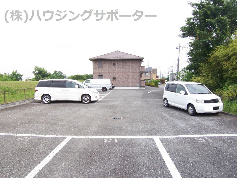 外観画像：駐車場は西側です