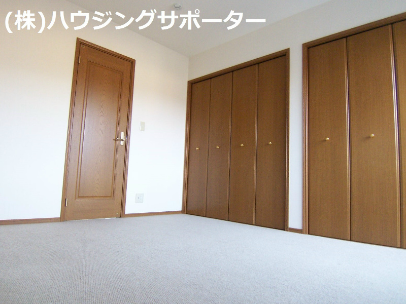 ベッドルーム：洋室のクローゼット！一面クローゼットです！