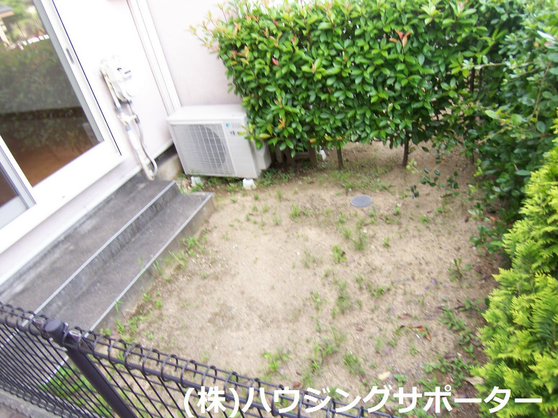 庭：1階部分はお庭になっています