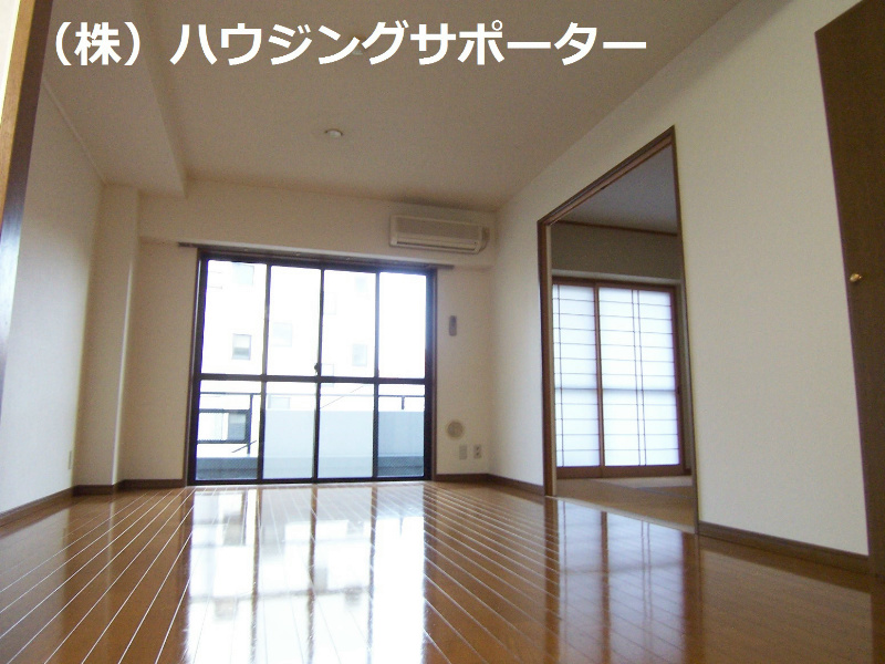 リビング：LDKと和室です