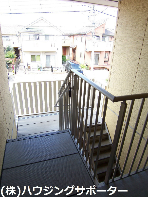 その他共有部分：中階段ですので隣室と接している面は少ないです