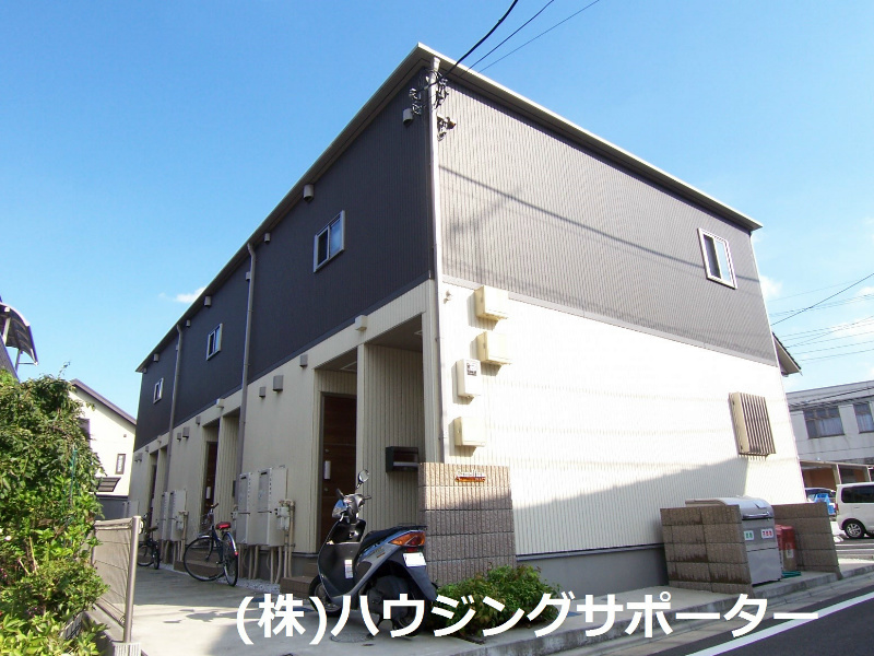 外観画像：玄関側より