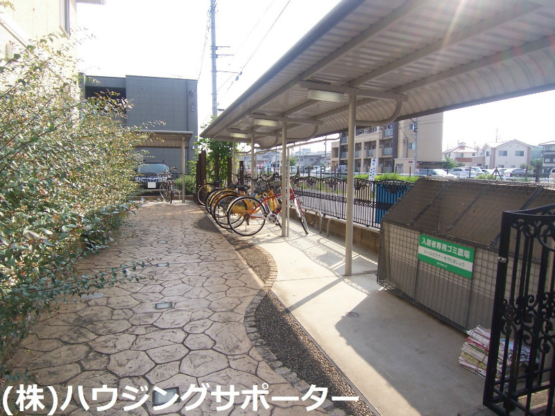 外観画像：駐輪場は北側にあります！