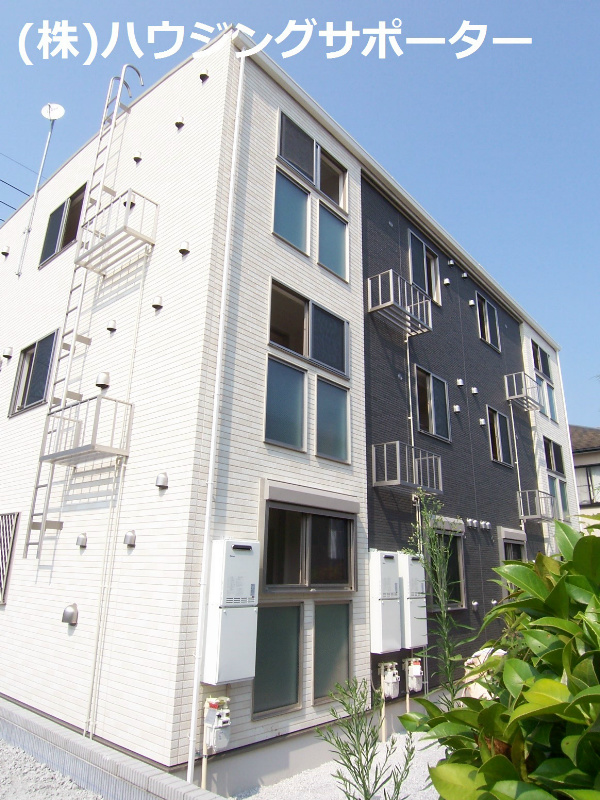 外観画像：３階建ての建物です！