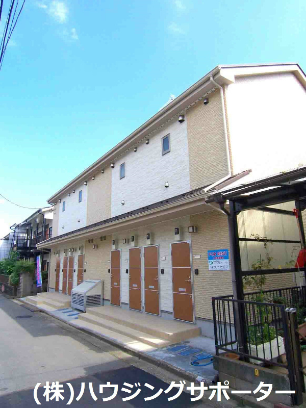 外観画像：写真手前（東側）1号室です