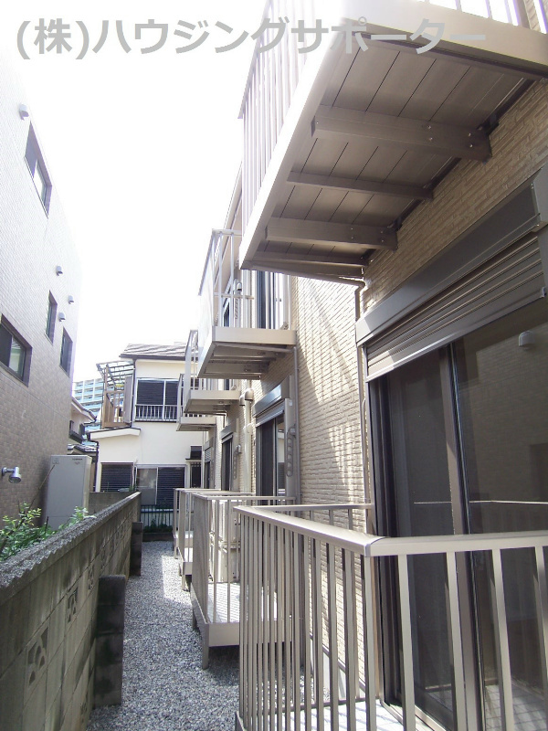 外観画像：南側です。前面日当たり具合は現地ご確認ください