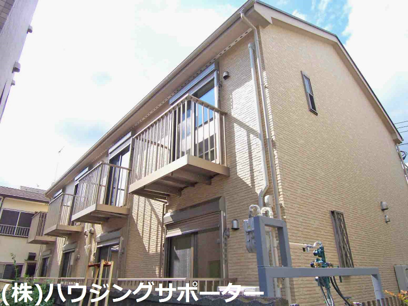 外観画像：南側です。写真手前は5号室です