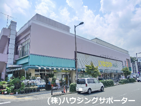 スーパー：いなげやina21 日野駅前店　766m
