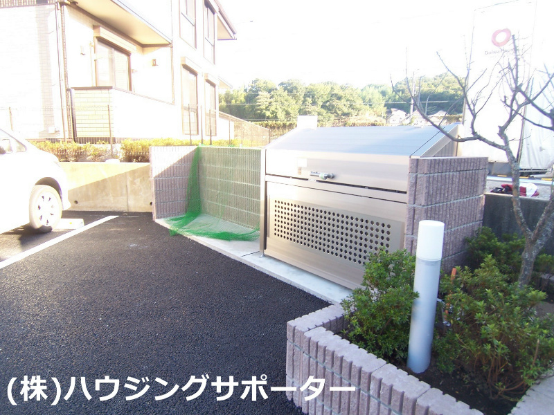 外観画像：敷地内ゴミ捨て場、敷地北西側にあります