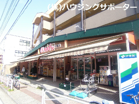 スーパー：ｶﾈﾏﾝ片倉店　825m