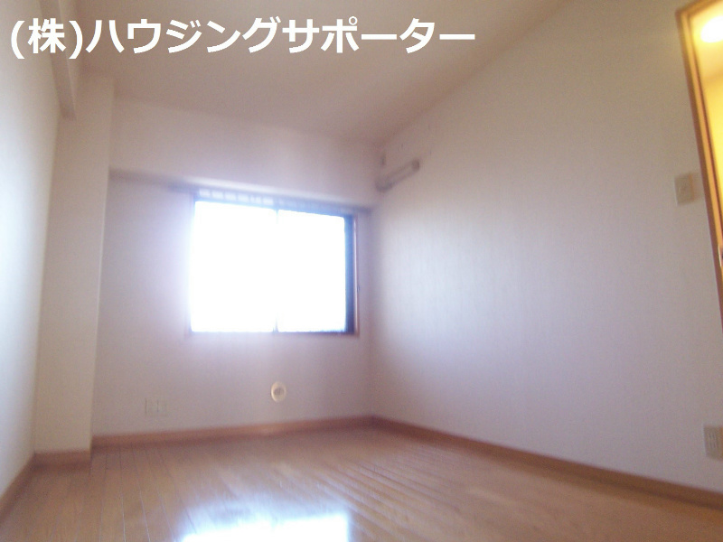 ベッドルーム：奥の洋室も6.5帖ありいいですね！