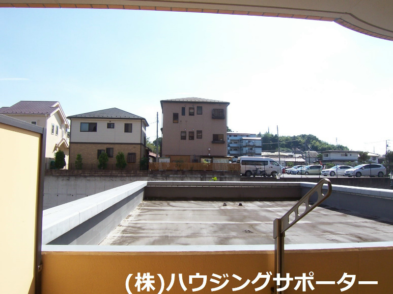 その他：202号室の眺望、南向きで前も開けています