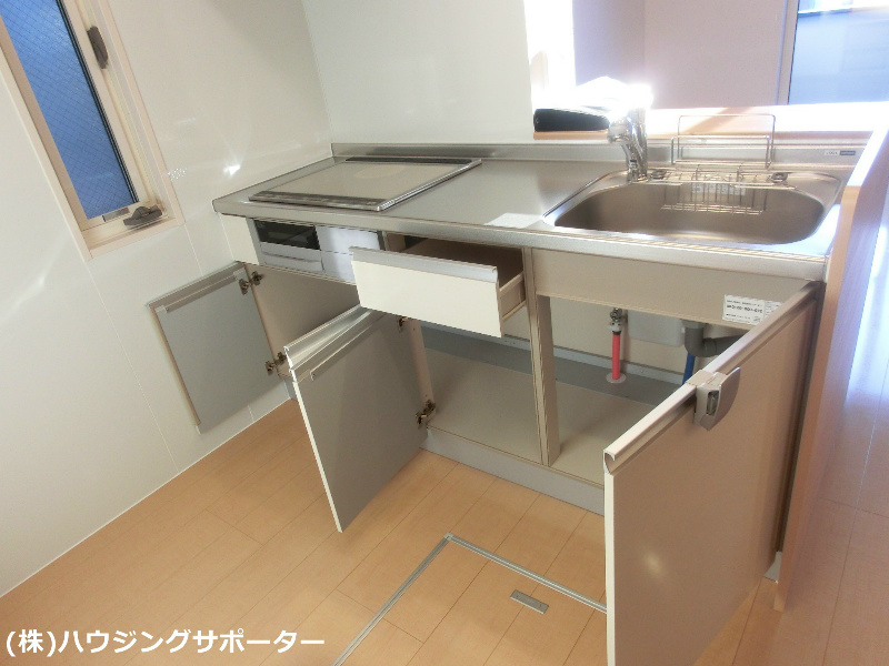 キッチン：キッチンの収納開けたところ