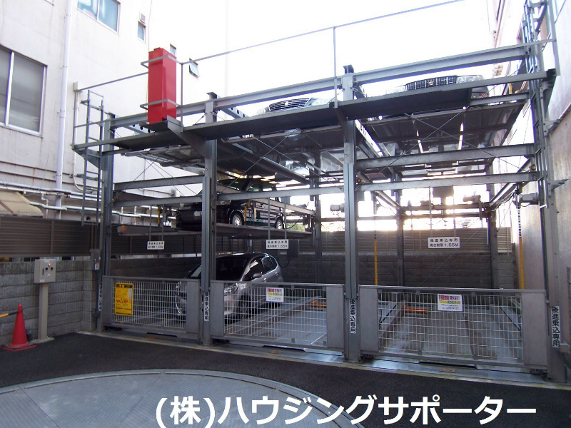 外観画像：駐車場は立体です