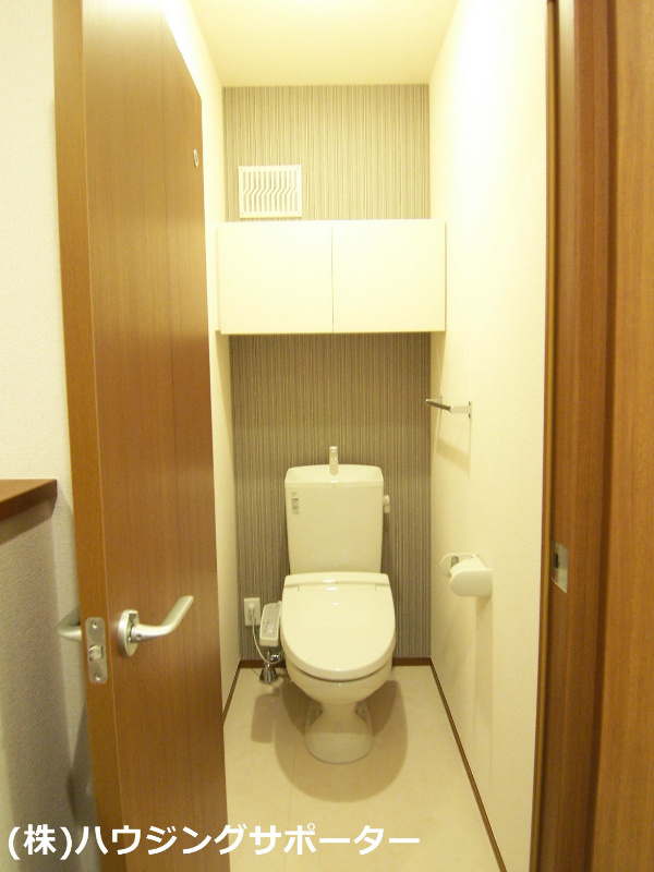 トイレ：トイレは温水洗浄便座です