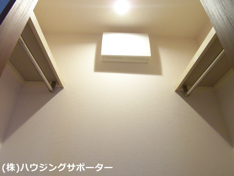 収納：リビング脇の洋室の収納の一つの上部です