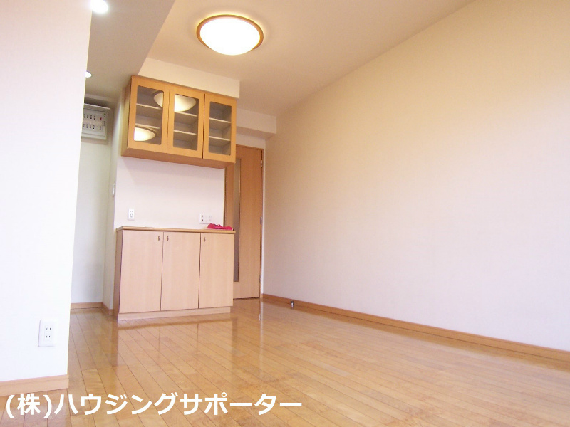 リビング：洋室バルコニー側から撮影です