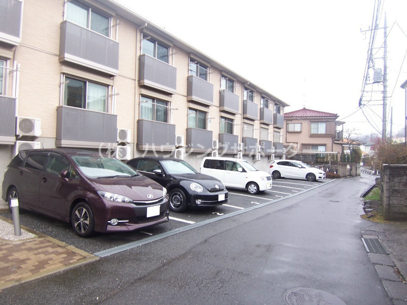 外観画像：前面の道路が狭いので、お車借りる方は現地ご確認ください！
