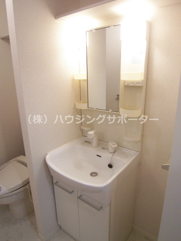 洗面所：独立洗面化粧台ももちろんシャワー付です！