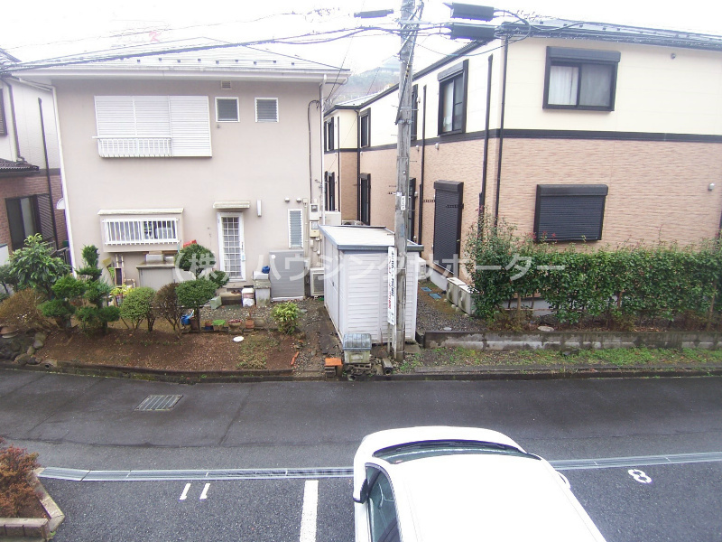 眺望：102号室からの眺望です。１階でも少し高くなっていますので人目はあまり気にならないかと思います