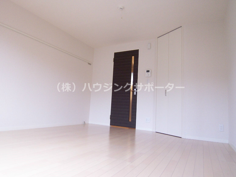 リビング：8.8帖あるので、家具を置いてもゆとりがありそうです