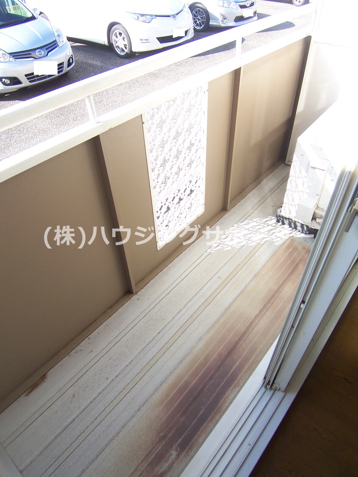 アイアンフラッツ バルコニーは午後の日当たりです