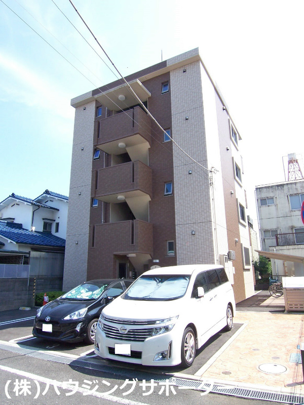 グランシャリオ 駐車場