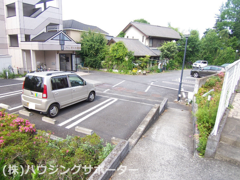 エランドール清水 駐車場