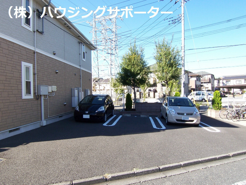 グランドソレーユ 駐車場