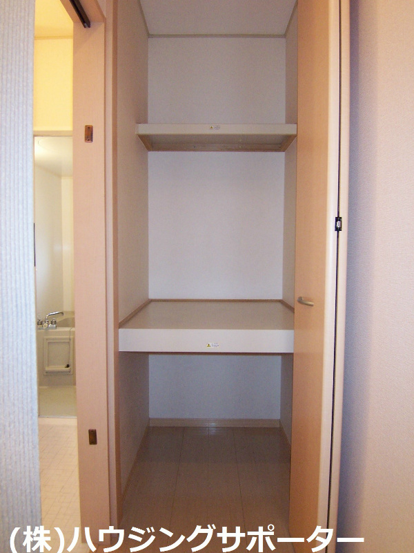 ラフィネ弐番館 収納